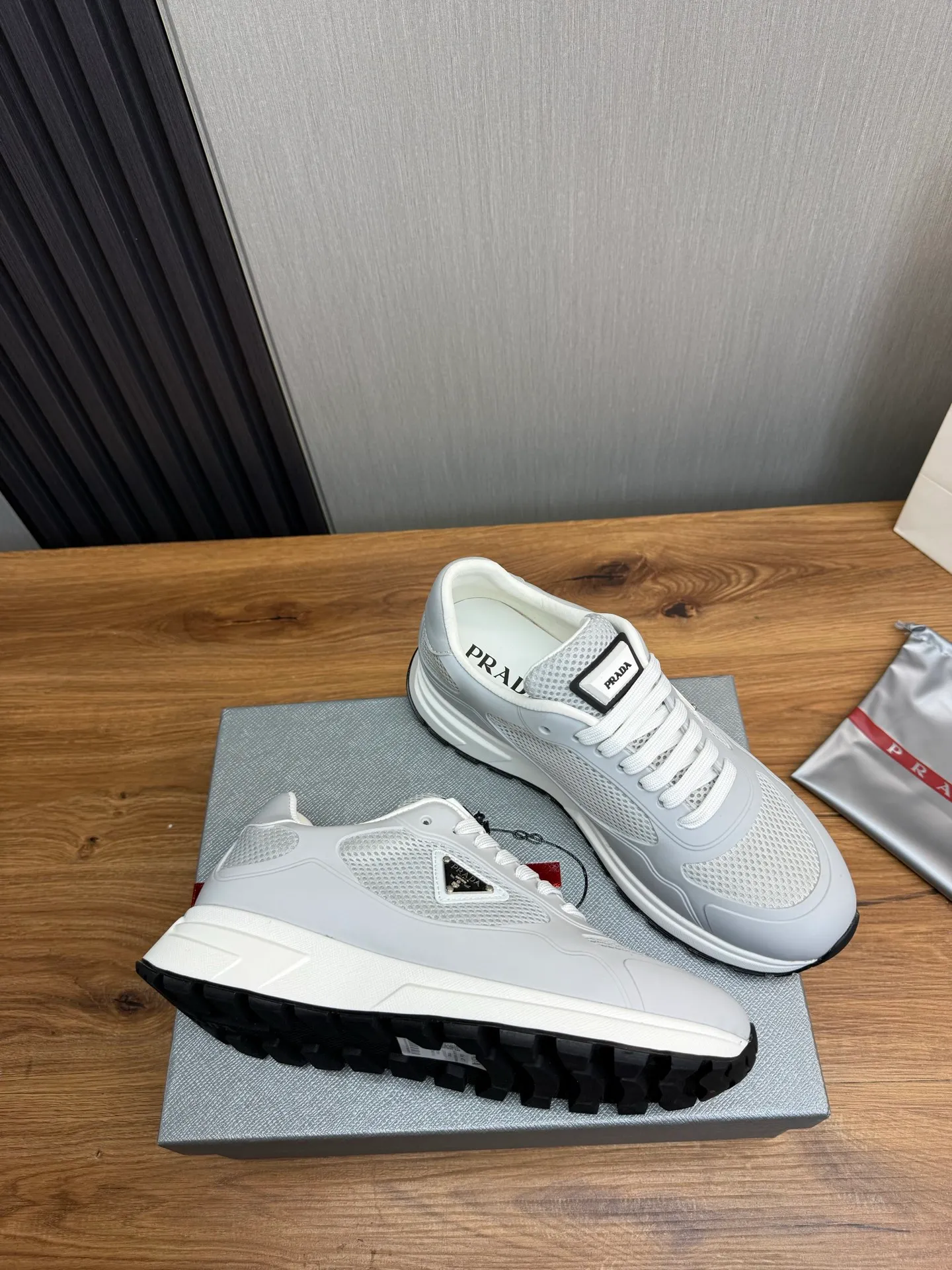 Men's shoes 💰580💰 [PRADA] Autumn and winter hot men's shoes shipped 👏Official website synchronized ⬆️Original fly-woven cowhide fabric + cowhide lining, 1⃣️:1⃣️reproduction, original sole, 38-45 (45. Customized, non-refundable)